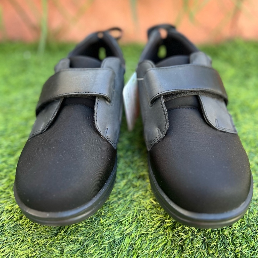 New with Box APEX Women's Balance Shoe A3200W Black Stretch Slip Resistant Sz 9